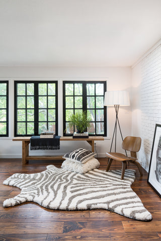 Loloi Zulu ZU-01 Ivory / Taupe Area Rug Roomscene Feature