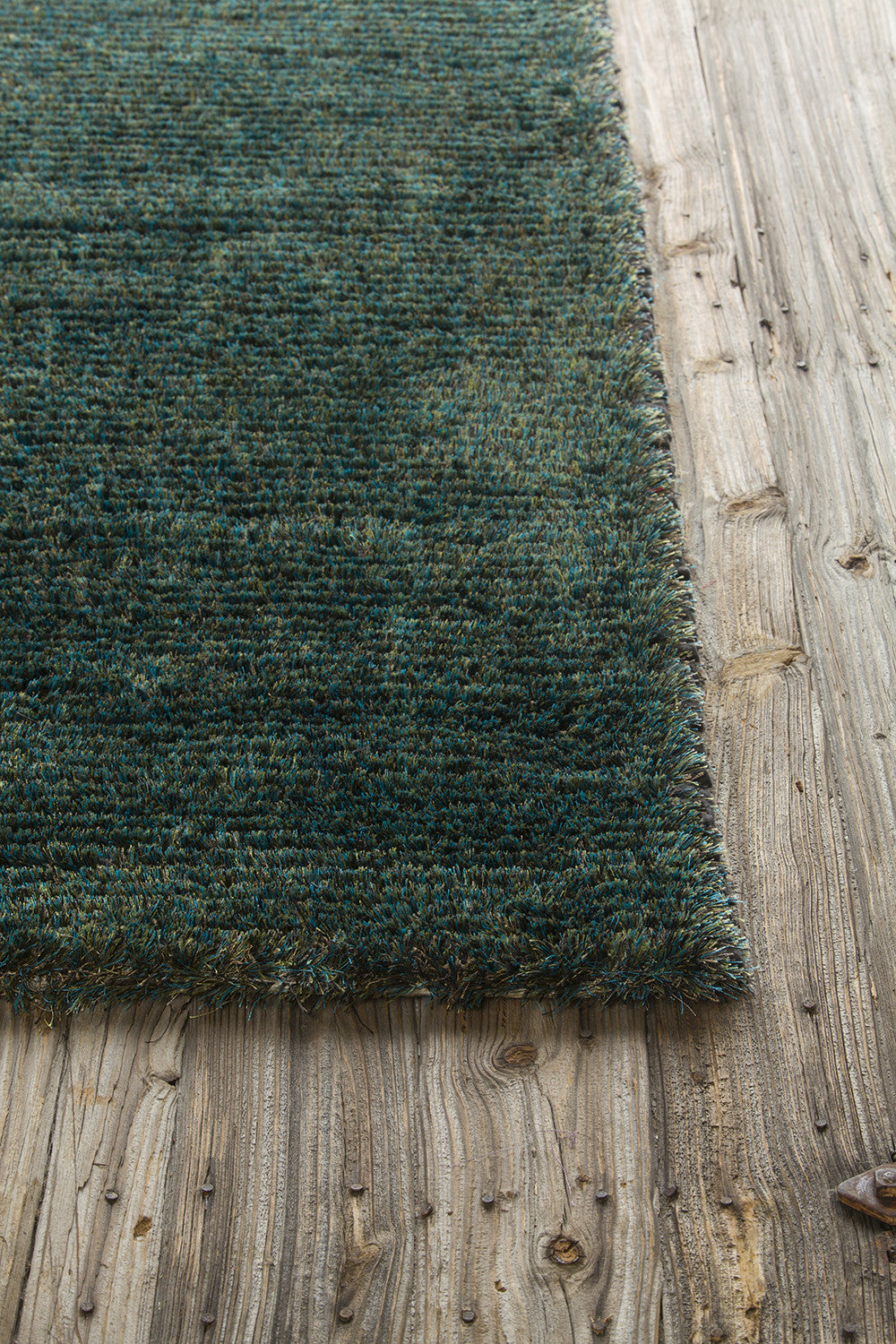 Chandra Royal ROY-15103 Area Rug Corner Shot Feature