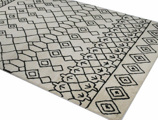 Bashian Chelsea S185-ST258 Ivory/Black Area Rug Alternate Shot