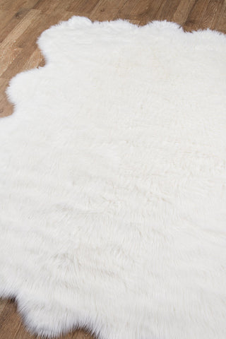 Momeni Sable Faux Fur SBL-1 Ivory Area Rug Corner Image Feature