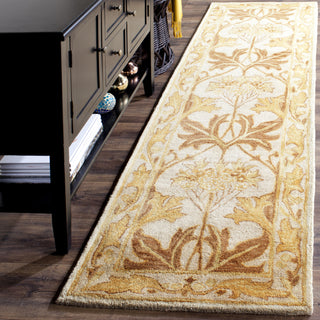 Safavieh Antiquity 841 Beige/Gold Area Rug Room Scene Feature