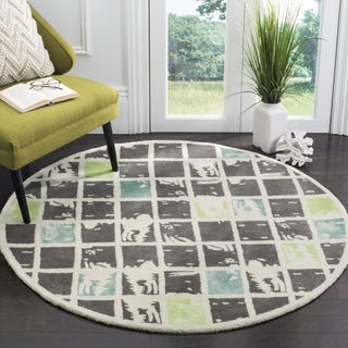 Safavieh Bella 130 Grey/Ivory Area Rug Room Scene