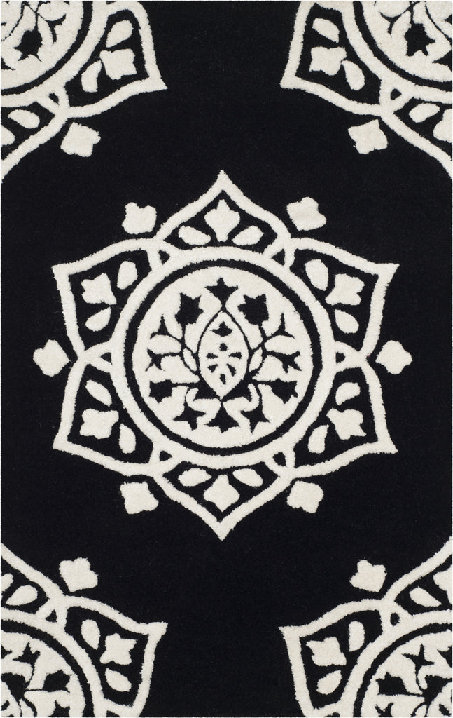 Safavieh Bella 136 Black/Ivory Area Rug main image