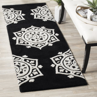 Safavieh Bella 136 Black/Ivory Area Rug Room Scene Feature