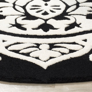 Safavieh Bella 136 Black/Ivory Area Rug Detail