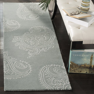 Safavieh Bella 153 Grey/Ivory Area Rug Room Scene Feature