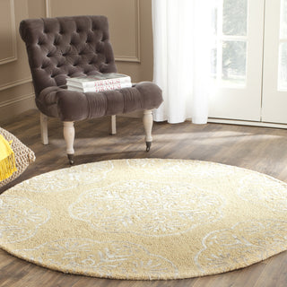 Safavieh Bella Beige/Silver Area Rug Room Scene