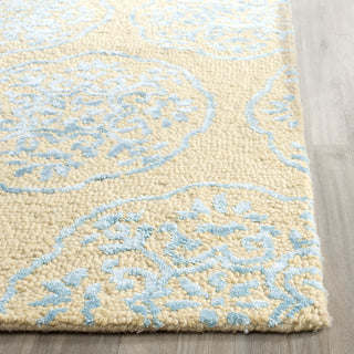 Safavieh Bella Beige/Blue Area Rug Detail