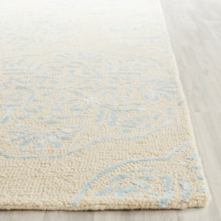 Safavieh Bella Beige/Blue Area Rug Detail