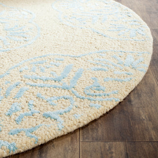 Safavieh Bella Beige/Blue Area Rug Detail