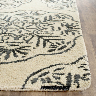 Safavieh Bella Ivory/Charcoal Area Rug Detail