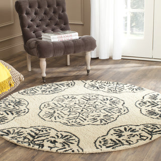 Safavieh Bella Ivory/Charcoal Area Rug Room Scene