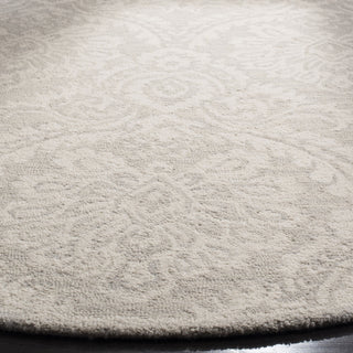 Safavieh Blossom 106 Silver/Ivory Area Rug Detail