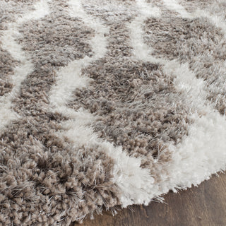 Safavieh Sg-Bsg-Barcelona Shag Barcelona 322 Silver/Ivory Area Rug Detail