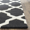 Safavieh Cambridge 121 Black/Ivory Area Rug Detail