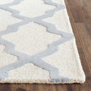 Safavieh Cambridge 121 Ivory/Light Blue Area Rug Detail