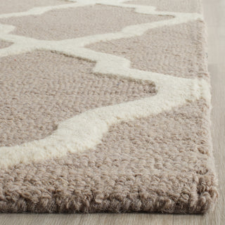 Safavieh Cambridge 121 Beige/Ivory Area Rug Detail