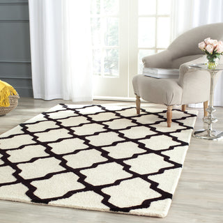 Safavieh Cambridge 121 Ivory/Black Area Rug Room Scene Feature