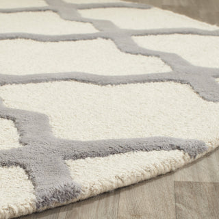 Safavieh Cambridge 121 Ivory/Silver Area Rug Detail