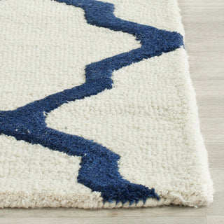 Safavieh Cambridge 121 Ivory/Navy Area Rug Detail