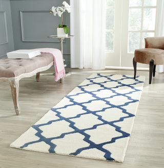 Safavieh Cambridge 121 Ivory/Navy Area Rug Room Scene