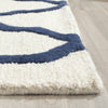 Safavieh Cambridge 121 Ivory/Navy Area Rug Detail
