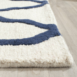 Safavieh Cambridge 121 Ivory/Navy Area Rug Detail