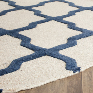 Safavieh Cambridge 121 Ivory/Navy Area Rug Detail