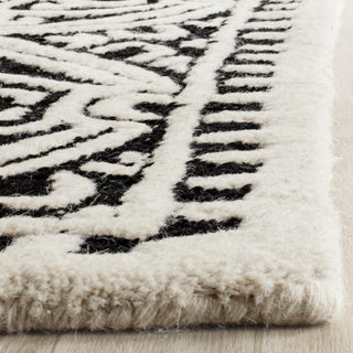 Safavieh Cambridge 123 Black/Ivory Area Rug Detail