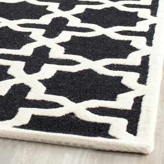 Safavieh Cambridge 125 Black/Ivory Area Rug Detail