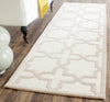 Safavieh Cambridge 125 Ivory/Beige Area Rug Room Scene
