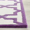 Safavieh Cambridge 125 Ivory/Purple Area Rug Detail