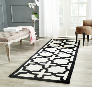 Safavieh Cambridge 125 Ivory/Black Area Rug Room Scene