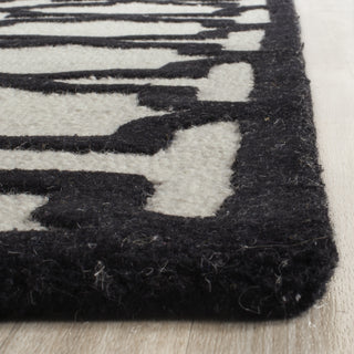 Safavieh Cambridge 125 Ivory/Black Area Rug Detail