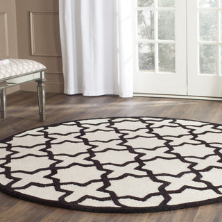 Safavieh Cambridge 125 Ivory/Black Area Rug Room Scene