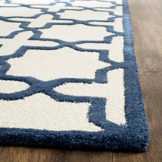 Safavieh Cambridge 125 Ivory/Navy Area Rug Detail