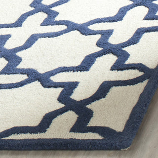 Safavieh Cambridge 125 Ivory/Navy Area Rug Detail