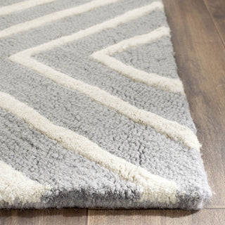 Safavieh Cambridge 129 Silver/Ivory Area Rug Detail