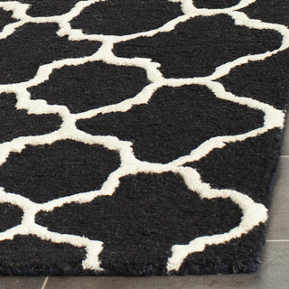 Safavieh Cambridge 130 Black/Ivory Area Rug Detail