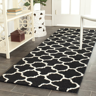 Safavieh Cambridge 130 Black/Ivory Area Rug Room Scene