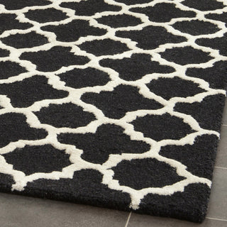 Safavieh Cambridge 130 Black/Ivory Area Rug Detail