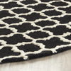 Safavieh Cambridge 130 Black/Ivory Area Rug Detail
