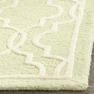 Safavieh Cambridge 131 Light Green/Ivory Area Rug Detail