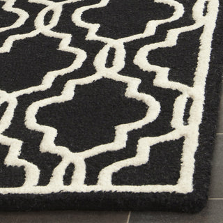 Safavieh Cambridge 131 Black/Ivory Area Rug Detail