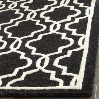 Safavieh Cambridge 131 Black/Ivory Area Rug Detail