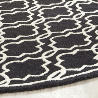 Safavieh Cambridge 131 Black/Ivory Area Rug Detail