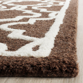 Safavieh Cambridge 131 Dark Brown/Ivory Area Rug Detail