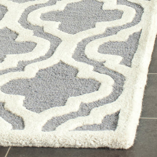 Safavieh Cambridge 132 Silver/Ivory Area Rug Detail