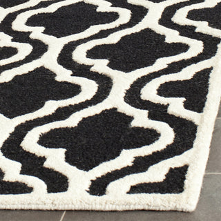 Safavieh Cambridge 132 Black/Ivory Area Rug Detail