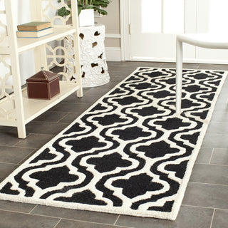 Safavieh Cambridge 132 Black/Ivory Area Rug Room Scene